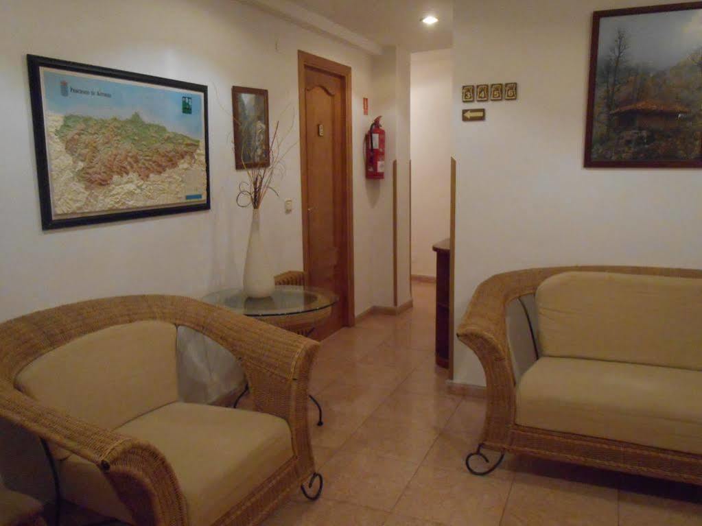 Hospedaje Torreon Onís Eksteriør billede