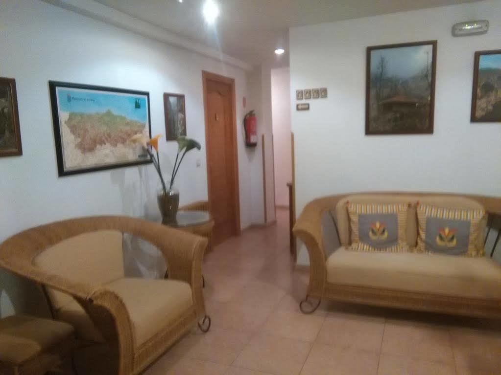 Hospedaje Torreon Onís Eksteriør billede